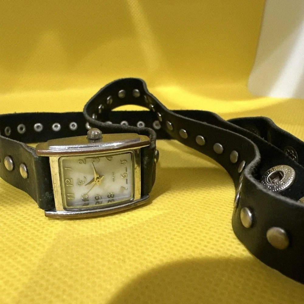 *Working* Cc Japan Movt Watch with extra-long Black‎ Leather band For Women